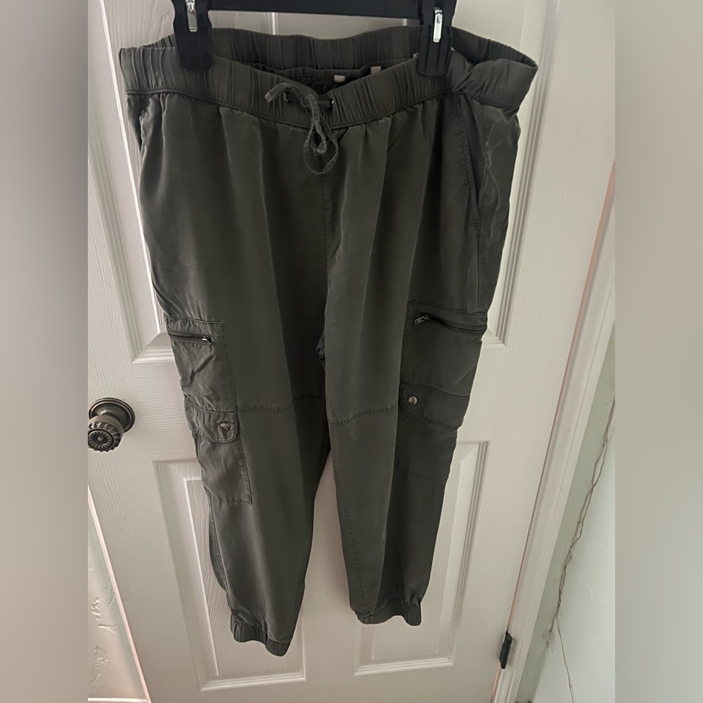 Banana Republic Women’s XL Green Cargo Pants, Drawstring, 6 Pockets - Picture 3 of 6